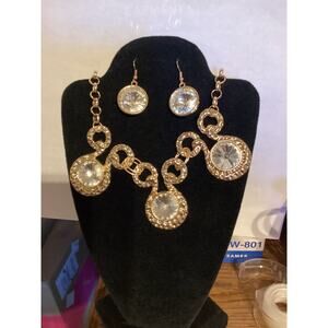 2129 NWOT Paparazzi 20" Gold Necklace w/ Large Rhinestones and Matching Earrings